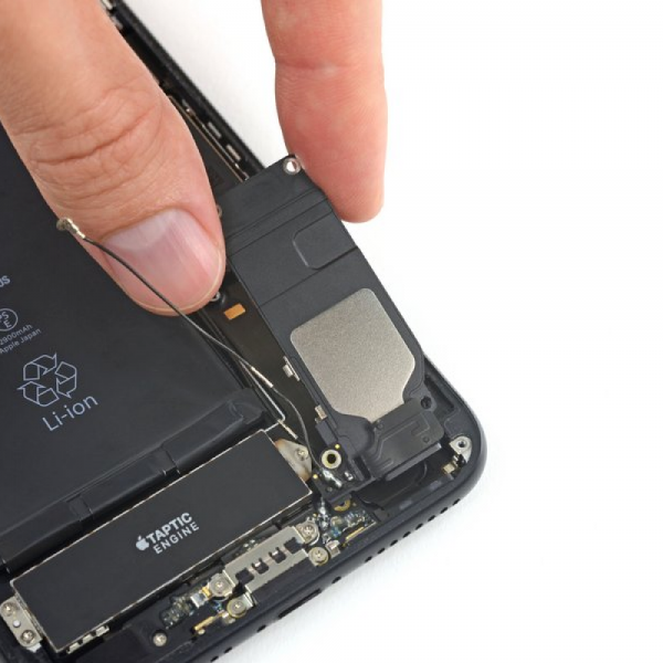 Замена нижнего динамика iPhone 7 Plus