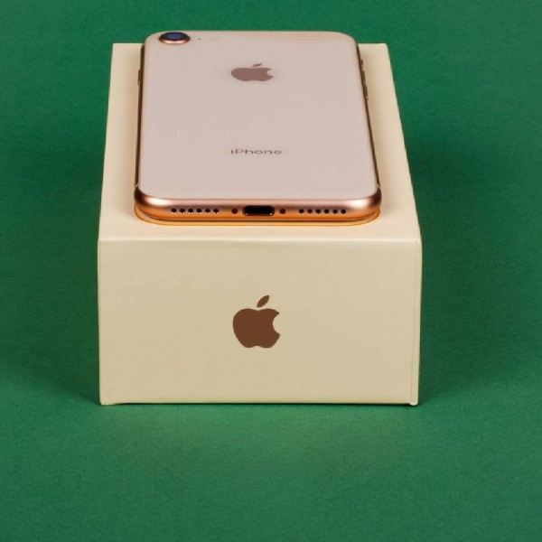 Б/У Apple iPhone 8 128Gb Gold