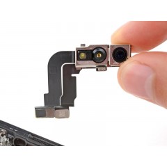 Чистка фронтальной камеры iPhone 16 Pro Max