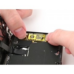 Чищення фронтальної камери iPhone 17 Air