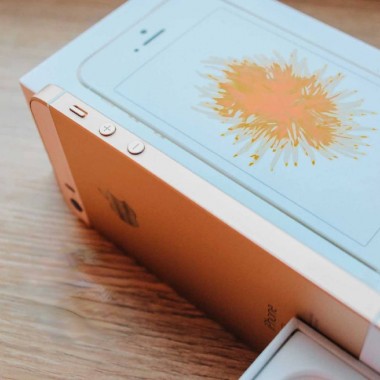 Б/У Apple iPhone SE 16Gb Gold