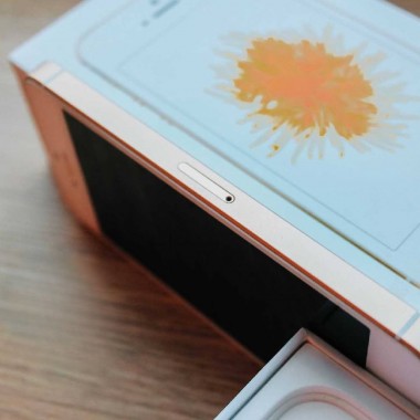 Б/У Apple iPhone SE 16Gb Gold