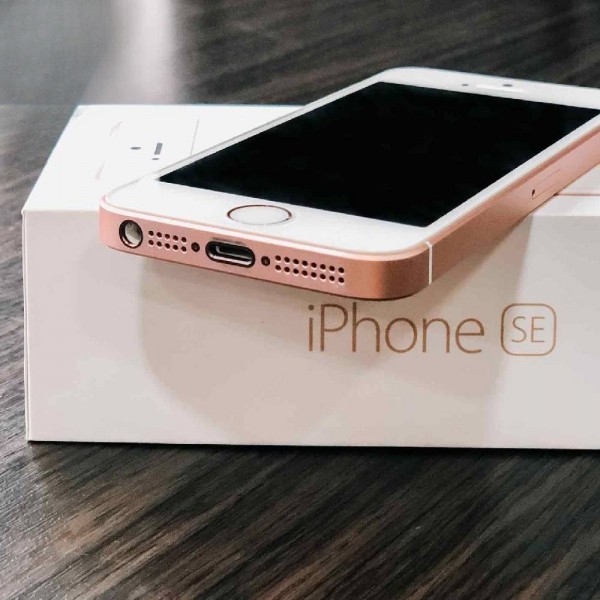 Б/У Apple iPhone SE 16Gb Rose Gold