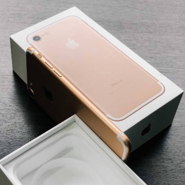 Б/У Apple iPhone 7 32Gb Gold