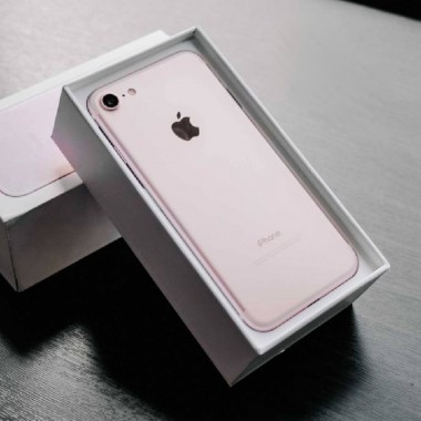 Б/У Apple iPhone 7 128Gb Rose Gold.