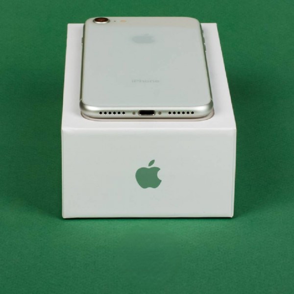 Б/У Apple iPhone 8 64Gb Silver