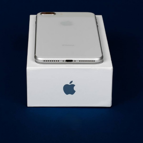 Б/У Apple iPhone 8 Plus 64Gb Silver